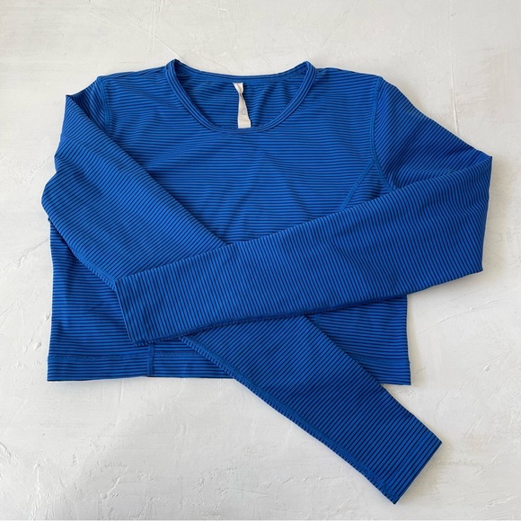 Lululemon Cozy Crop Top Mini Hyper Stripe Baroque Blue size 8 - Picture 3 of 8